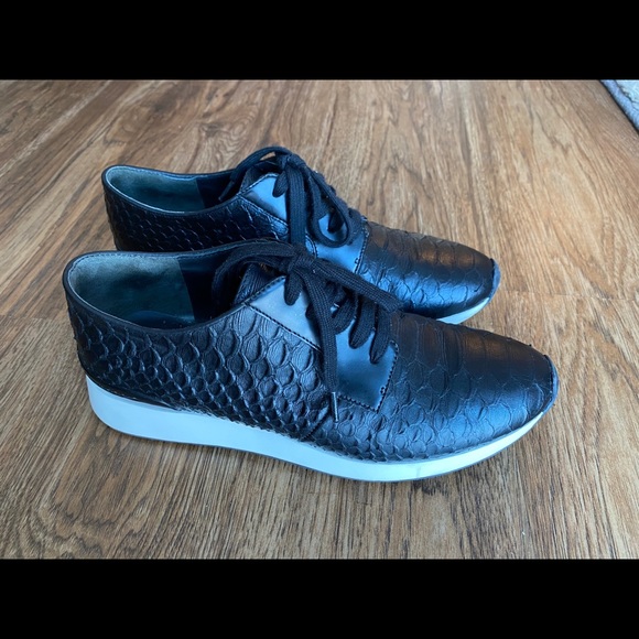 Vince Python Print Rayner Shoes. Black Size: 8 - Picture 3 of 4